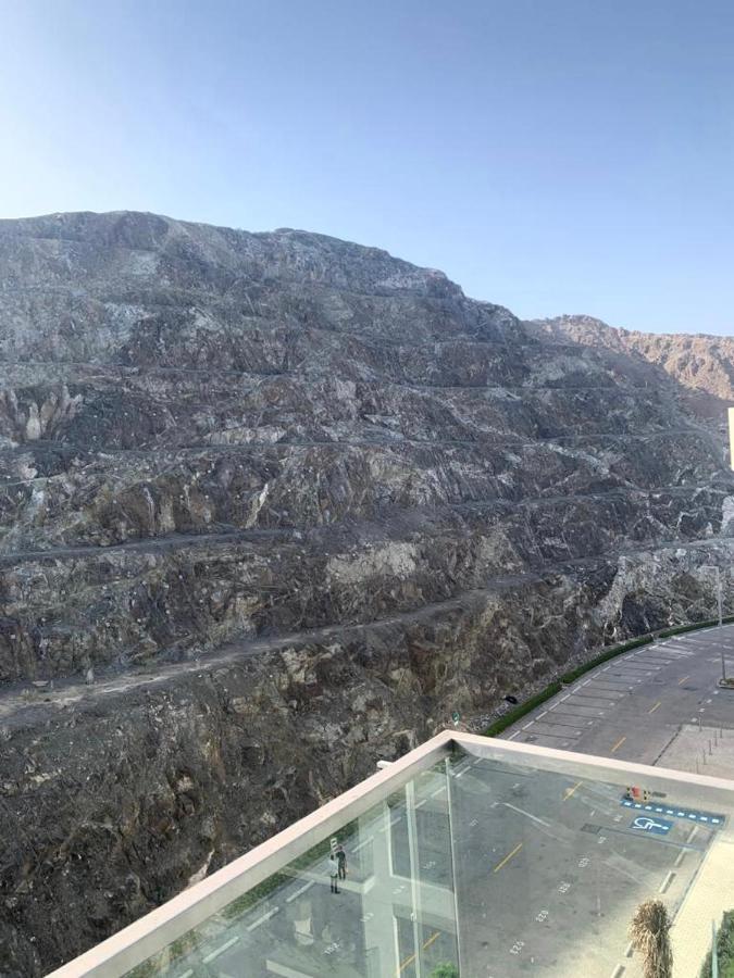 Ocean Mountain View Apartment At The Address Fujairah Exteriör bild